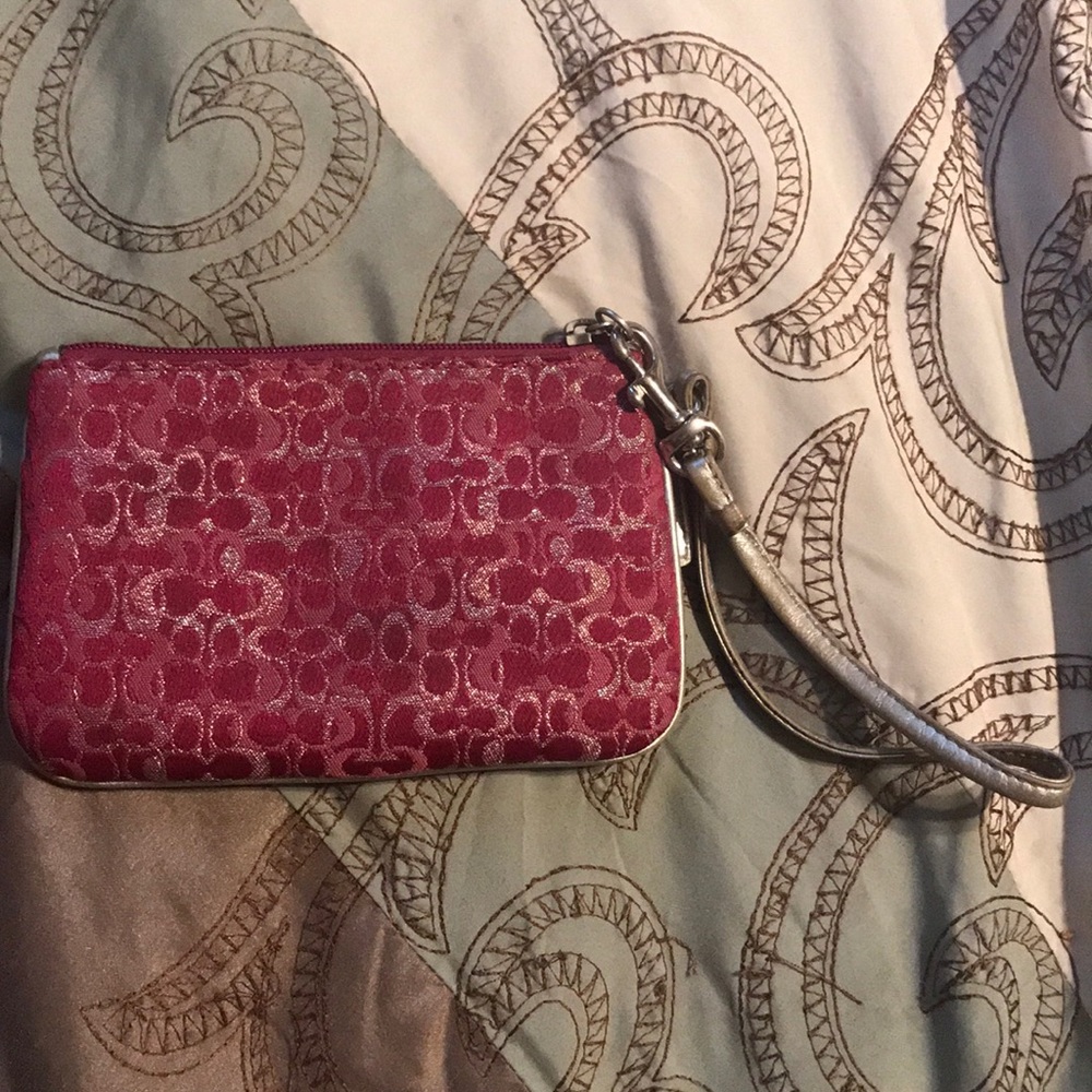 Price Firm ⚡️Coach - Monogram Pink Wristlet